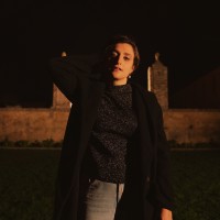 Valentina Livi - Cadere in ginocchio Valentina Livi - Cadere in ginocchio